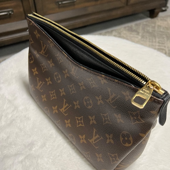 LOUIS VUITTON Monogram Pallas Beauty Case - Picture 10 of 16